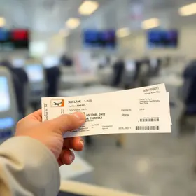 Diferença entre comprar passagem aérea com segurança e comprar em agência: entenda antes de decidir